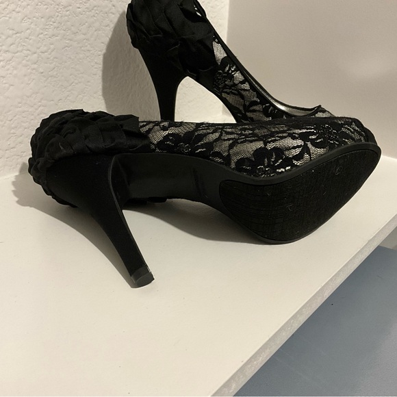 Sexy Black Lace and Ruffle Heels, Sz 9.5 - Picture 2 of 7